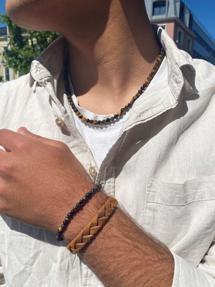 20890362700-1 Son of Noa Flettet skinnarmbånd i lysbrunt og tigerøye kjede.