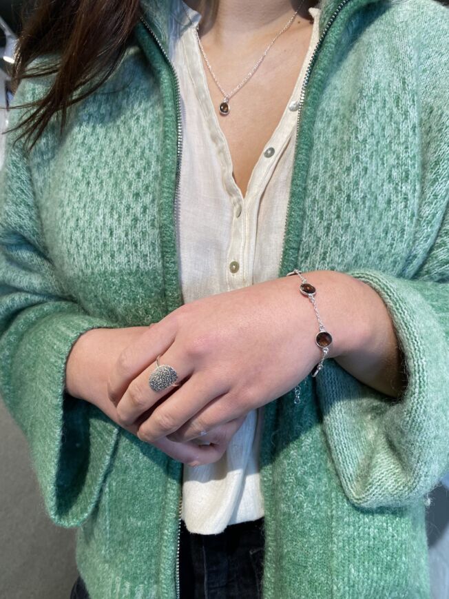 Susanne Friis Bjørner ring i sølv med oval hamret plate