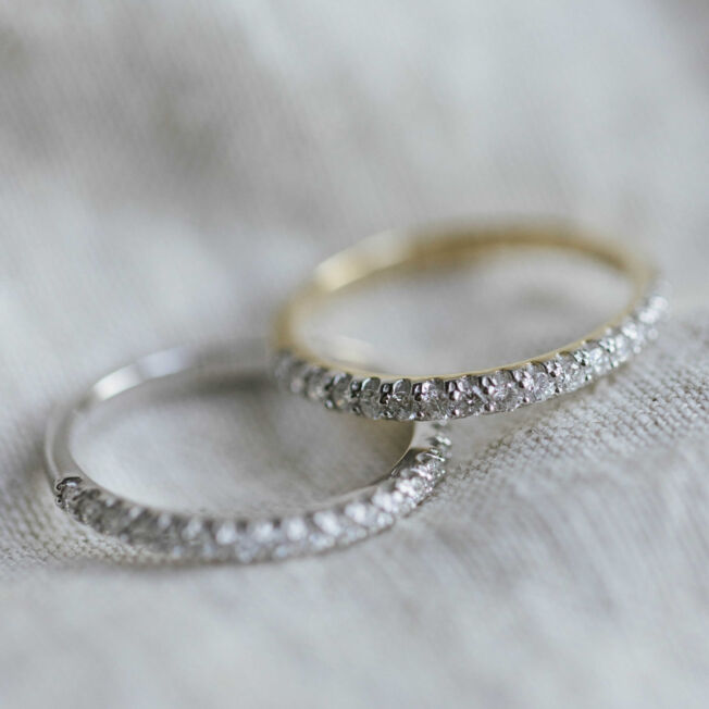 Rekkering i gult gull med diamanter 0,25ct