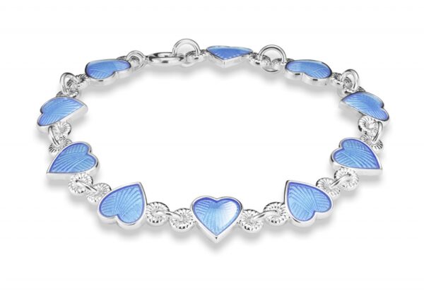 Armbånd til barn med lys blå emaljerte hjerter fra Pia og Per