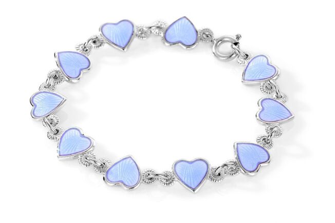 Armbånd til barn med lys blå emaljerte hjerter fra Pia og Per