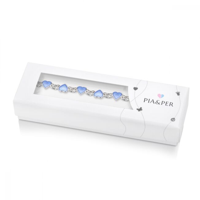 Armbånd til barn med lys blå emaljerte hjerter fra Pia og Per