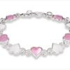 Armbånd til barn med rosa og hvite hjerter fra Pia og Per