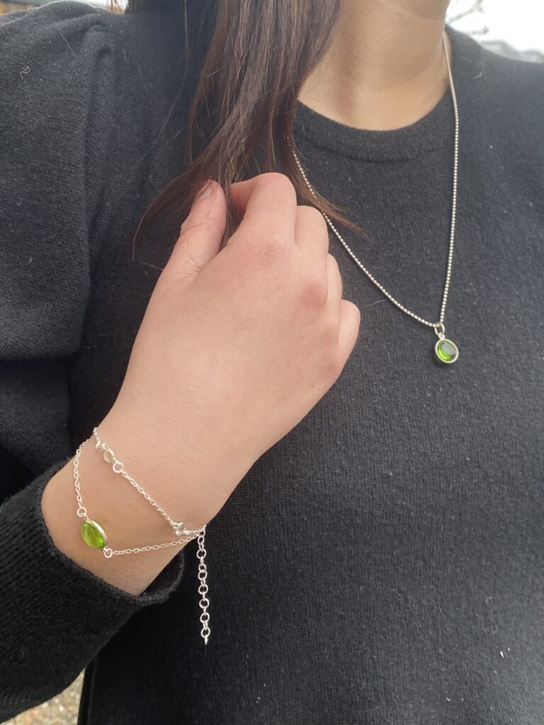 Susanne Friis Bjørner armbånd i sølv med synt. Peridot