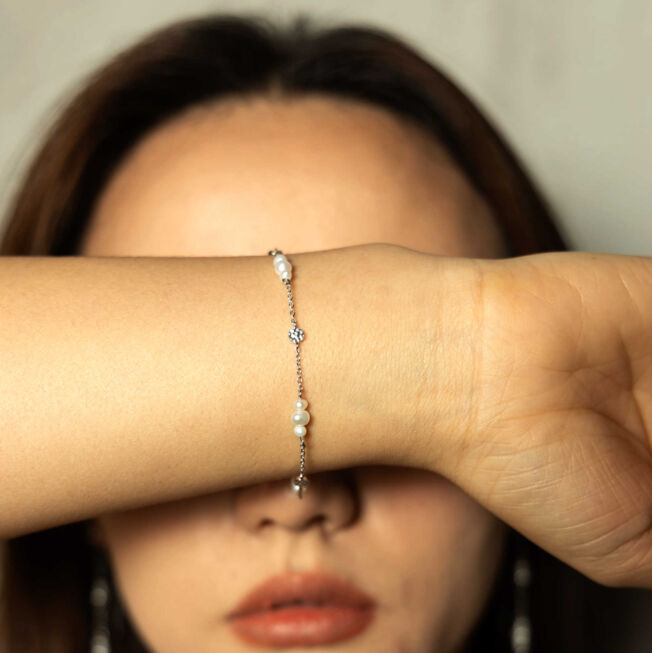 Shapes "Fairy" armbånd i rhodinert sølv med ferskvannsperler