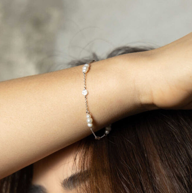 Shapes "Fairy" armbånd i rhodinert sølv med ferskvannsperler