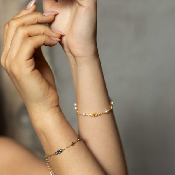 Shapes "Fairy" armbånd i forgylt sølv med dyp blåfargede krystaller