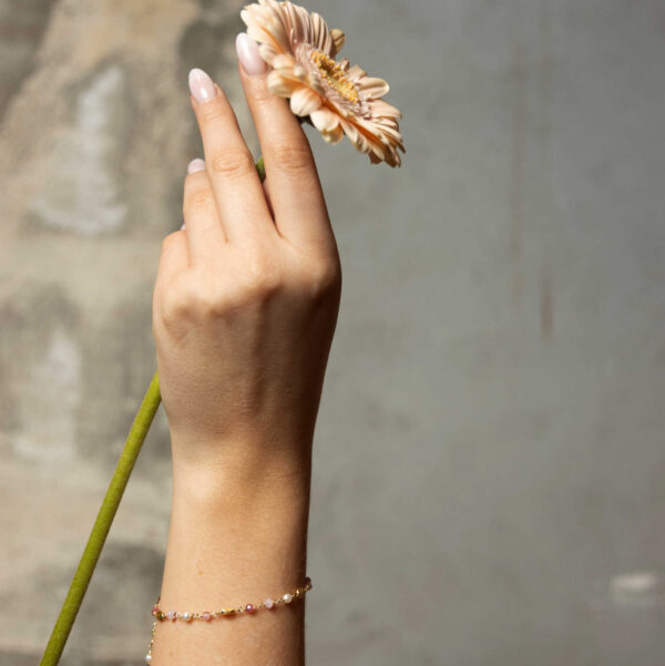Shapes "Raven" armbånd i forgylt sølv med kvarts i rosa toner