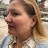 Anheng liten blomst i gult gull med diamant og perle