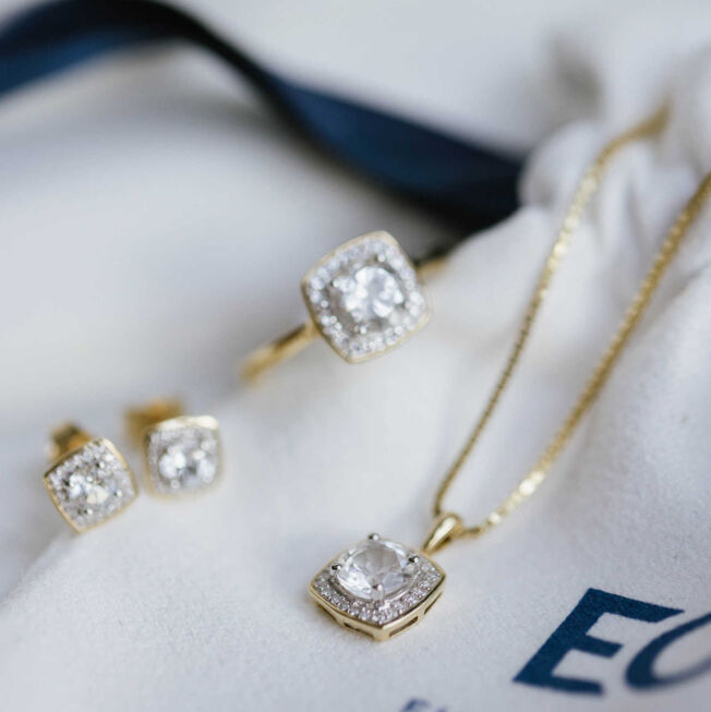 Anheng i gult gull med topas og diamanter