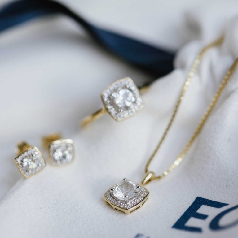 Anheng i gult gull med topas og diamanter