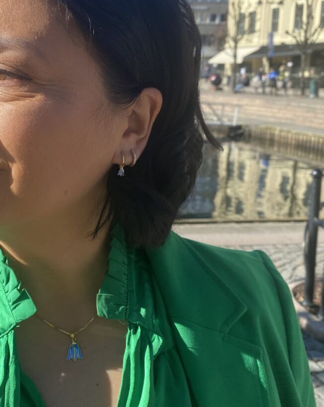 Liv anheng "Blåklokke" i forgylt sølv med blå emalje