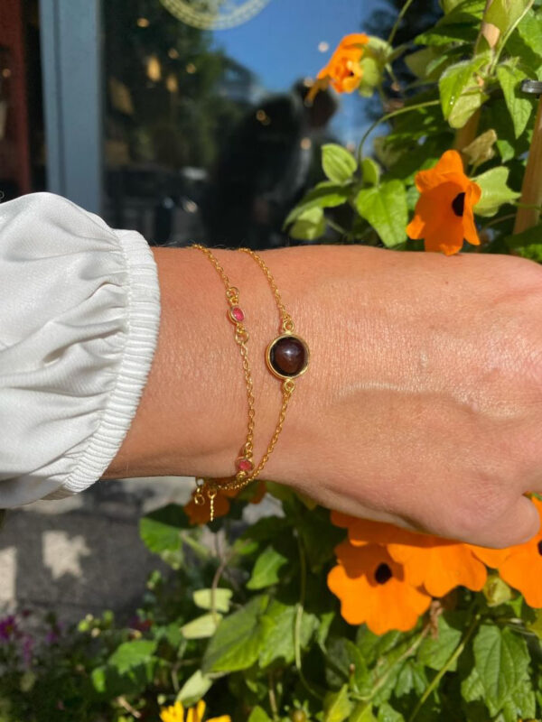 Susanne Friis Bjørner forgylt armbånd med 3 pink krystaller