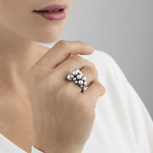 Ring i sølv formet som en drueklase fra Georg Jensen