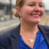 Ulrikke Vogt "Valmue Hook earring" i sølv