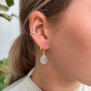 Lekre hengeørepynt i forgylt sølv med calcedon fra Susanne Friis Bjørner