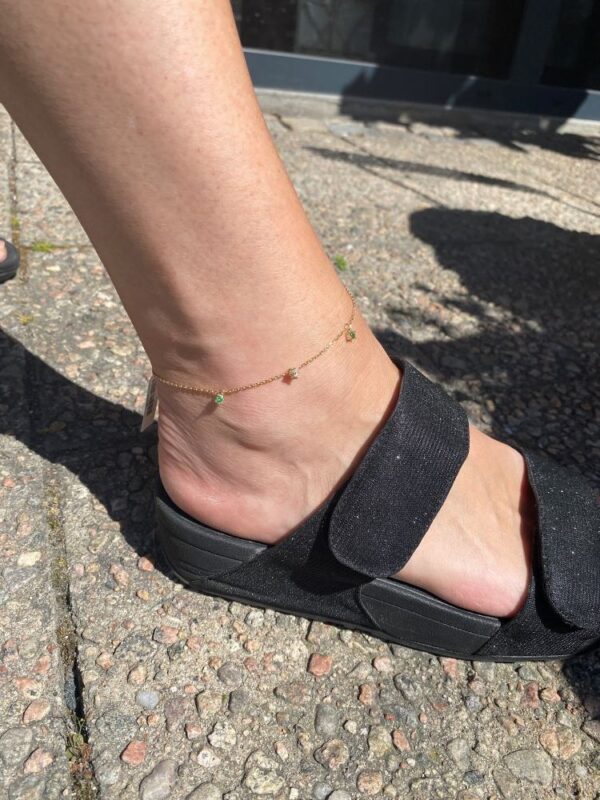 Ankellenke med fargede c.zirkonia i forgylt sølv.