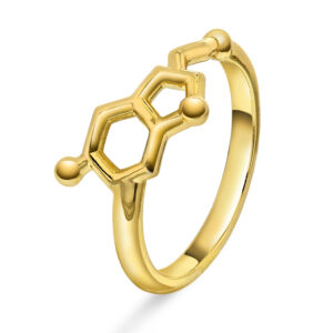 Ring på kjede i forgylt sølv med molekylet serotonin med molekylet serotonin fra Sandra Lyng Haug X Pan
