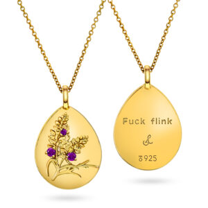 Medaljong med Sandra Lyng sin blomst Lyng. Nordens Lotus blomst med teksten Fuck Flink. Teksten kan du gjemme å ta frem når den er viktig for deg.