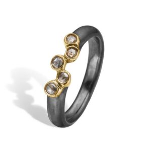 By Birdie "Ring Elisabeth 5 Rose"  i sølv med gult gull detaljer og diamanter