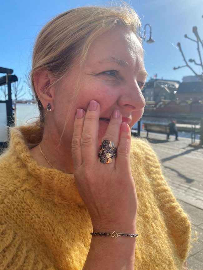 By Birdie "Ring Dover" i sølv med gult gull detaljer og diamanter
