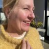 By Birdie "Ears Sommerset" ørepynt i sølv med gult gulls detaljer og diamanter