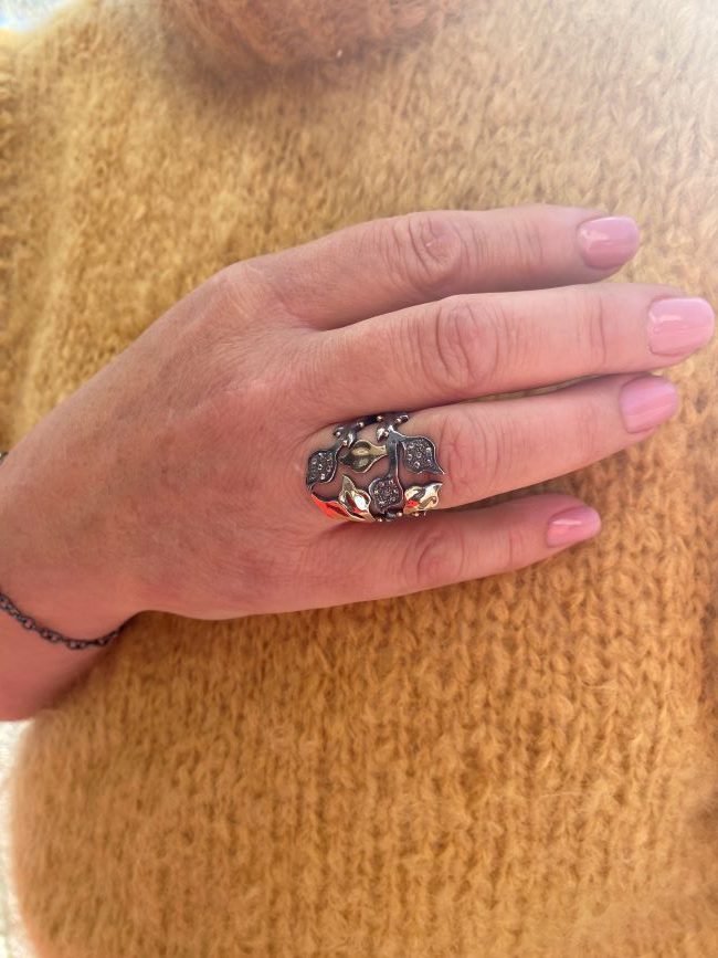 By Birdie "Ring Dover" i sølv med gult gull detaljer og diamanter