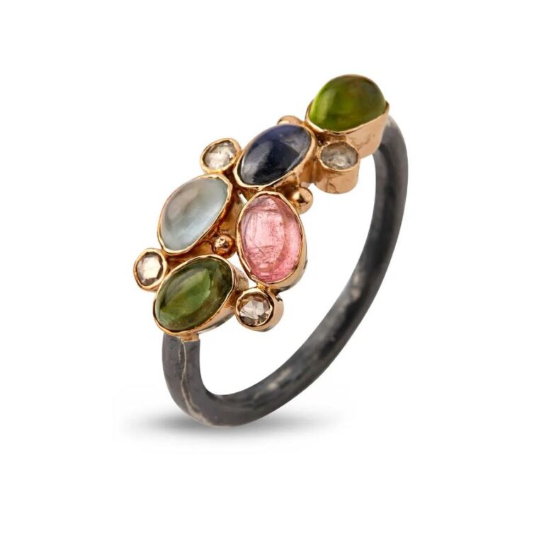 By Birdie "Elisabeth Cabochon" ring i sølv med gult gull detaljer og stener