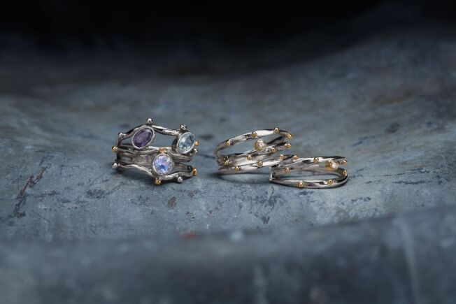 By Birdie "Grace Triple Ocean ring" i sølv med gult gull detaljer blå toner