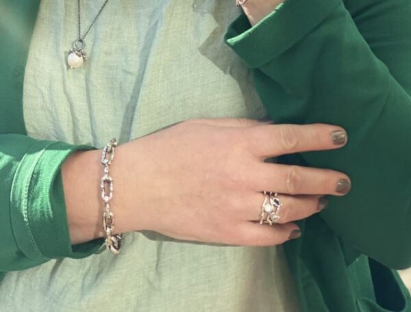 By Birdie "Grace Triple Ocean ring" i sølv med gult gull detaljer blå toner