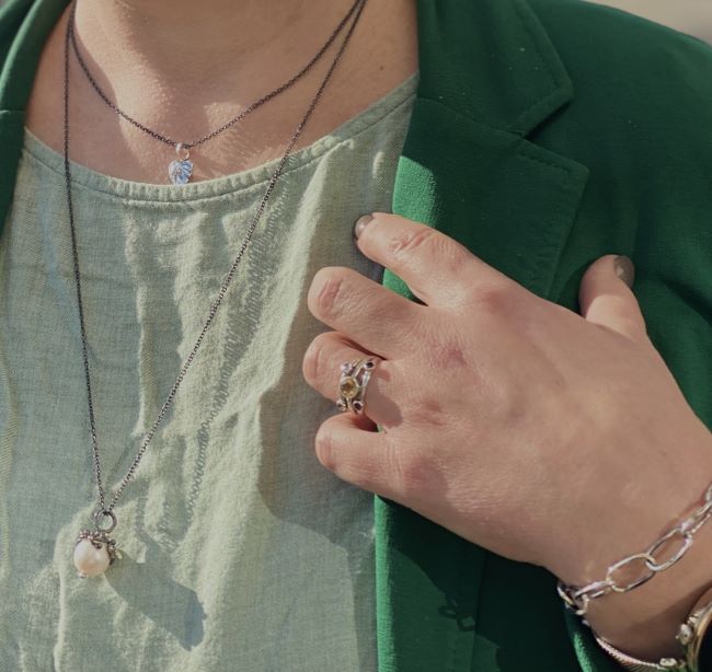 By Birdie "Grace Triple Ocean ring" i sølv med gult gull detaljer blå toner