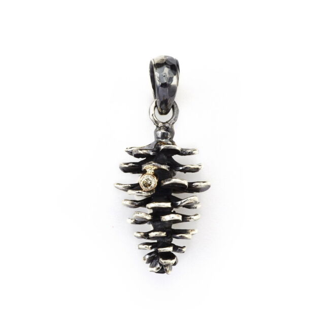 5090131S_Pendant_Cone_Small_1Brill_1_By_Birdie_200814_IMG_0836 By Birdie "Cone small" anheng i sølv med diamant