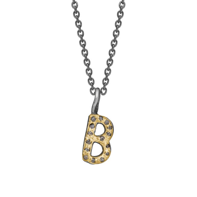 By Birdie "Nordic Golden Pavé" bokstav anheng i sølv med diamanter