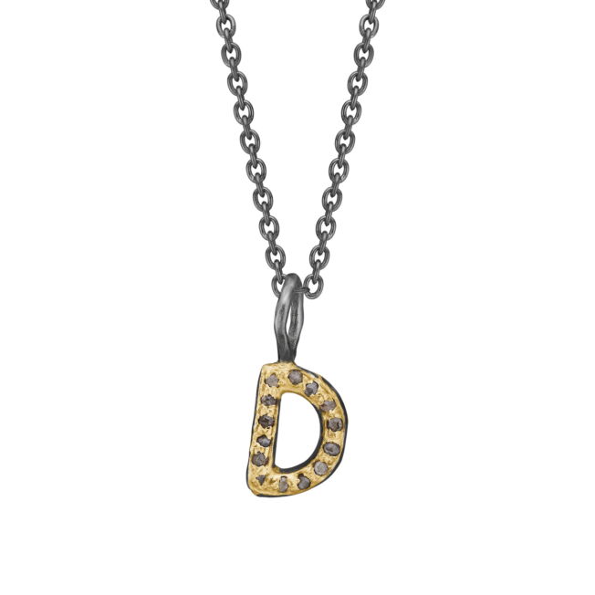 By Birdie "Nordic Golden Pavé" bokstav anheng i sølv med diamanter