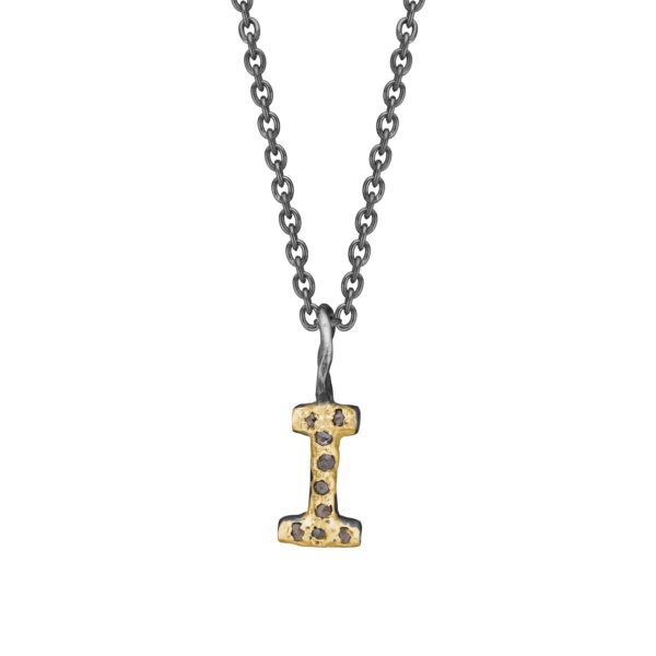 By Birdie "Nordic Golden Pavé" bokstav anheng i sølv med diamanter