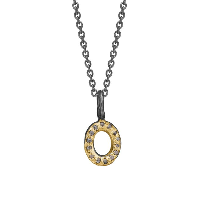 By Birdie "Nordic Golden Pavé" bokstav anheng i sølv med diamanter