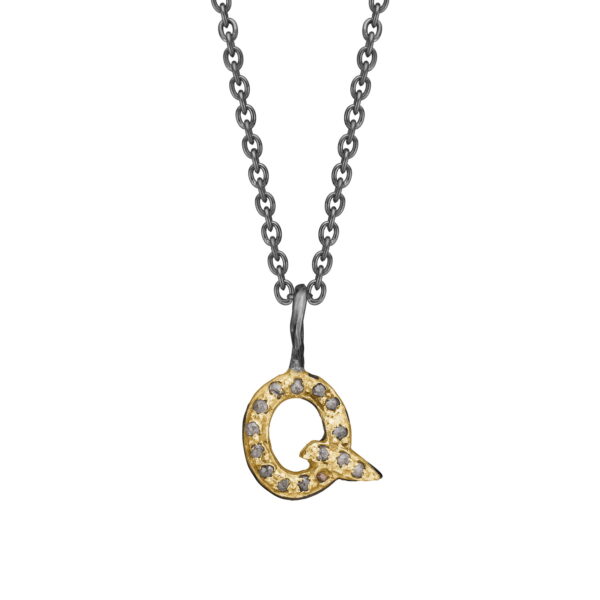By Birdie "Nordic Golden Pavé" bokstav anheng i sølv med diamanter