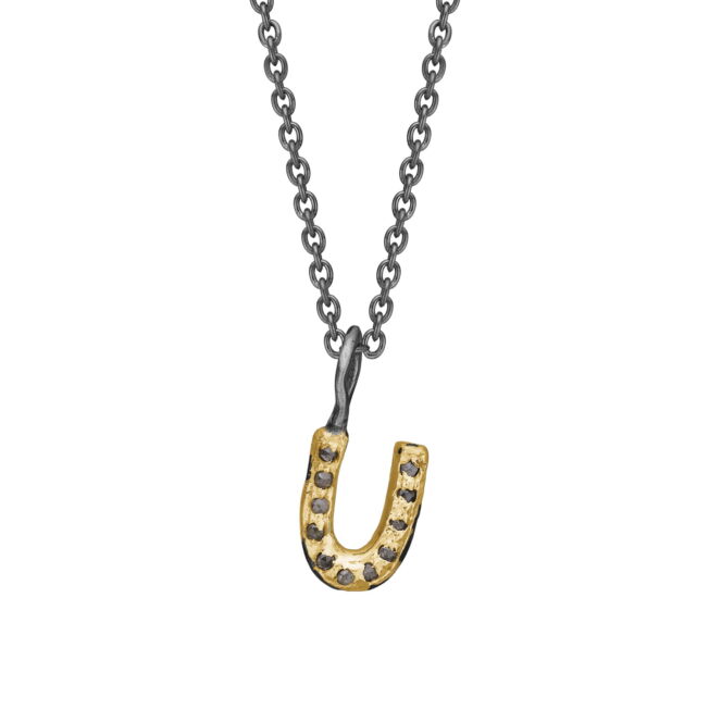 By Birdie "Nordic Golden Pavé" bokstav anheng i sølv med diamanter