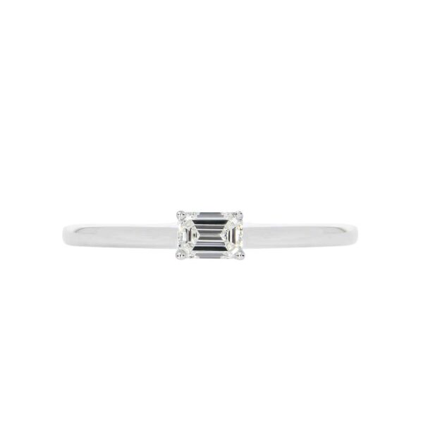 Ring "Dakota" i hvitt gull med smaragdslipt diamant