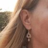 Susanne Friis Bjørner ørepynt i forgylt sølv med lys rosa krystall, heng