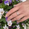 Elegant ring i hvitt gull med 4 litt større prinsesseslipte diamanter i midten og mange små på siden.