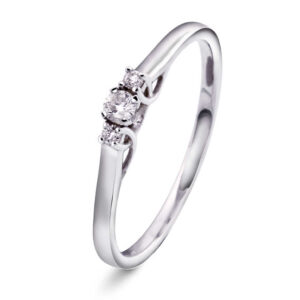 Ring i hvitt gull med 3 diamanter