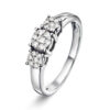 Ring i hvitt gull med 3 diamant rosetter