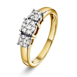 Ring i gult gull med 3 diamant rosetter