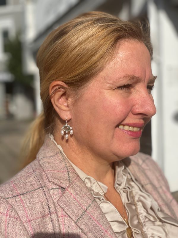 Susanne Friis Bjørner sølv ørepynt med grønn kvarts og 3 ferskvannsperler