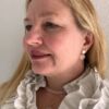 Susanne Friis Bjørner ørepynt i forgylt sølv med perlemor blomst og rosenkvarts hjerte