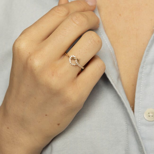 Ring i gult gull hjerte med c.zirkonia