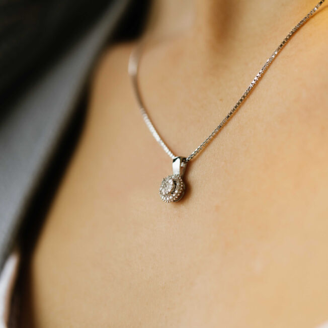 Hvitt gull anheng rosett med diamanter 0,20ct