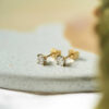 Gult gull ørepynt med diamant rosett 0,13 W.SI