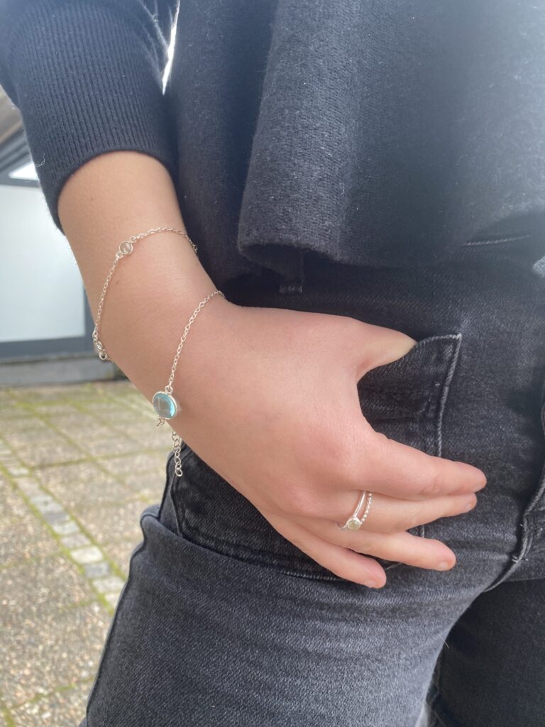 Susanne Friis Bjørner smal ring i sølv med grønn kvarts